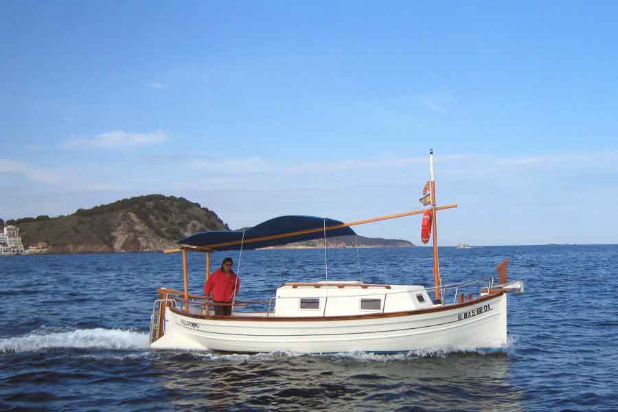 traditional catalan boat to rent