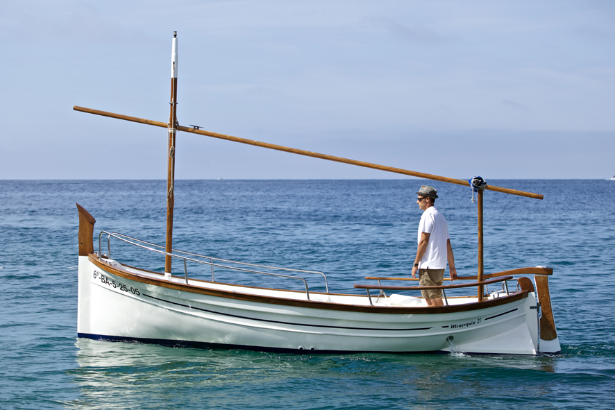 traditional boat to rent